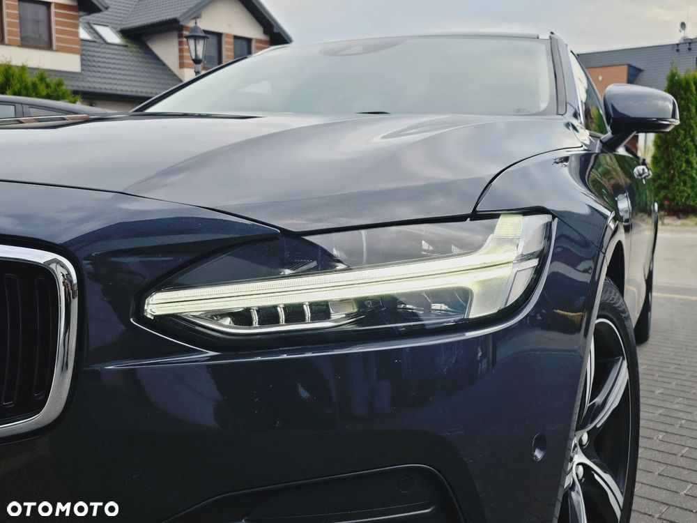 Volvo V90 D3 Momentum Pro - 32