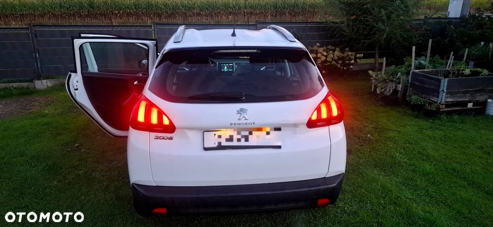 Peugeot 2008 1.2 Pure Tech Style EU6 - 4