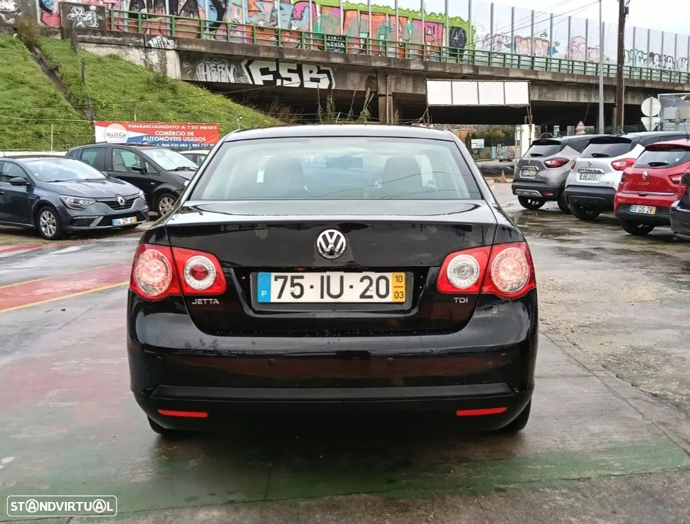 VW Jetta 1.6 TDi Confortline - 5
