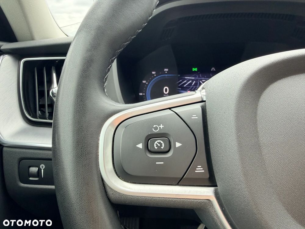 Volvo XC 60 B4 D AWD Momentum Pro - 26