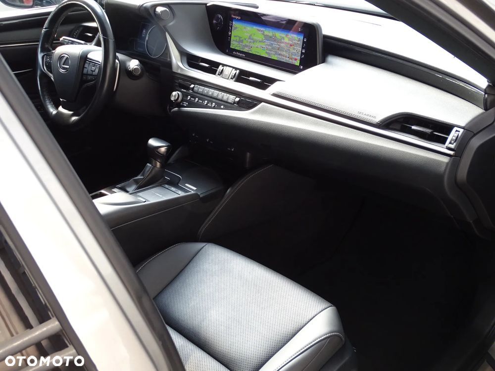 Lexus ES 300h Business Edition + - 13