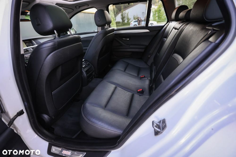 BMW Seria 5 525d xDrive Sport-Aut Modern Line - 20