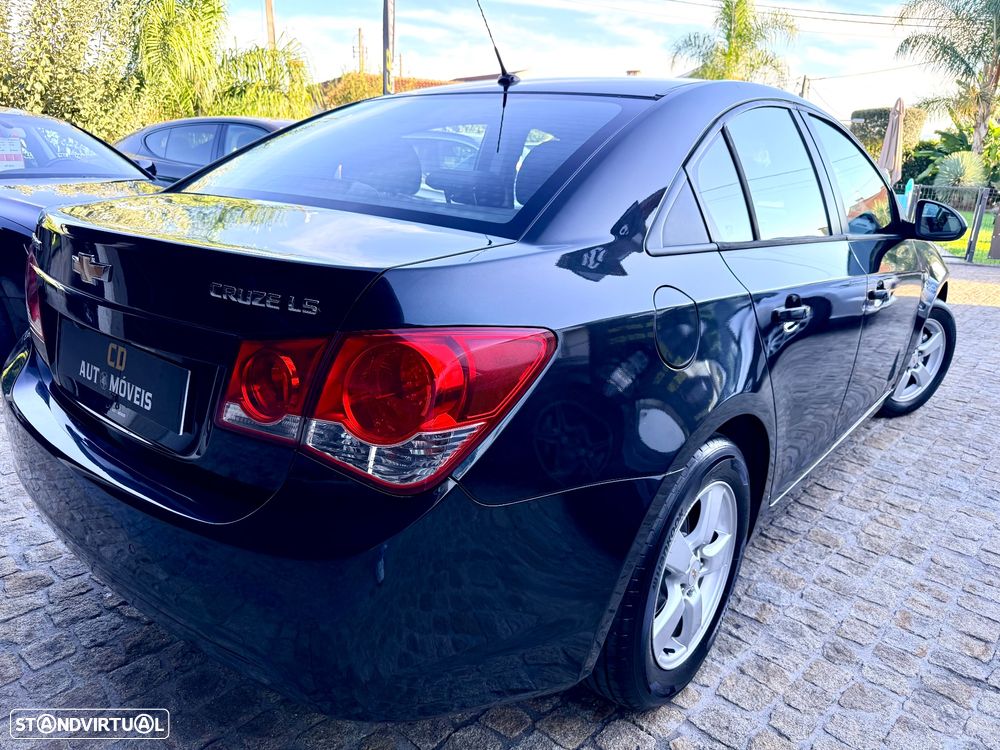 Chevrolet Cruze 1.6 LS - 17