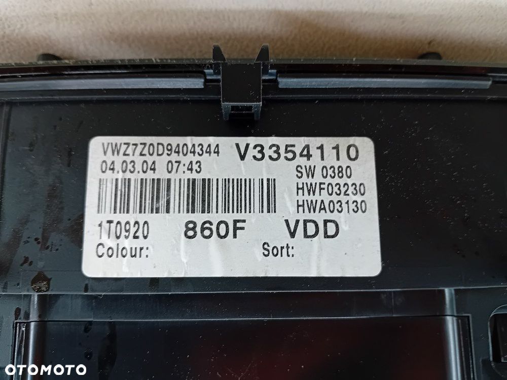 LICZNIK VW TOURAN I 1T0920860F 1.6 FSI - 2