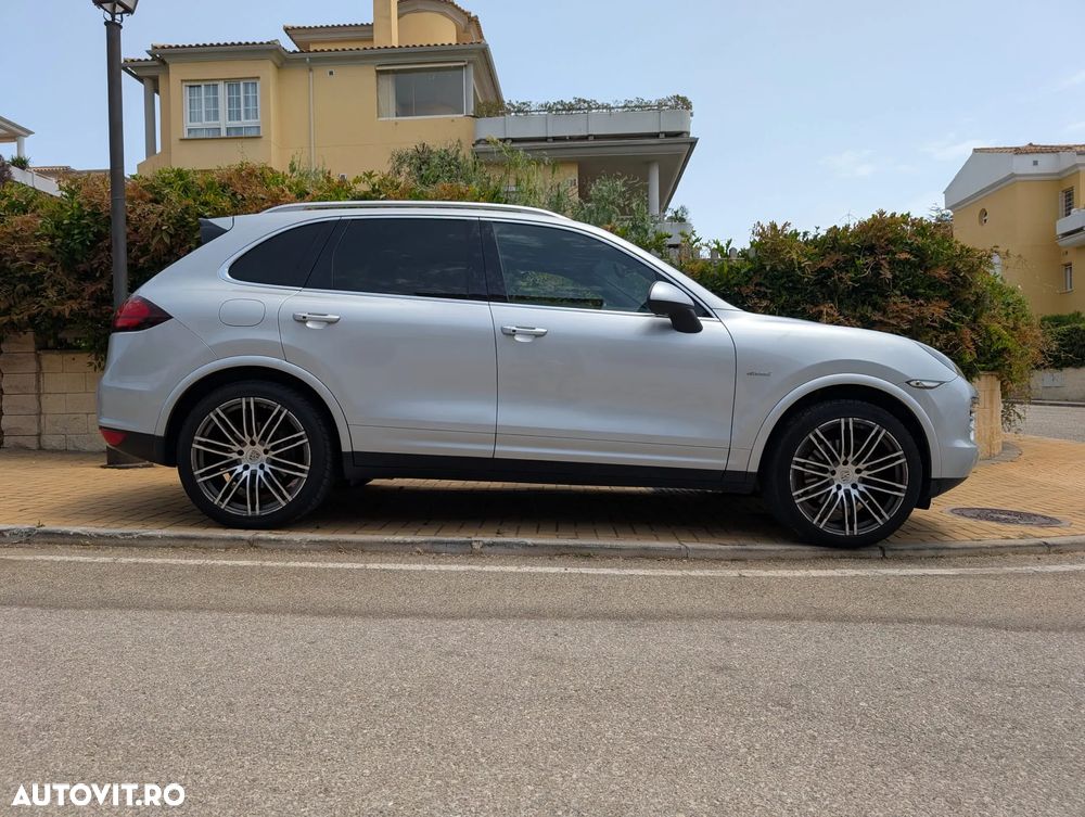 Porsche Cayenne Platinum Edition - 13