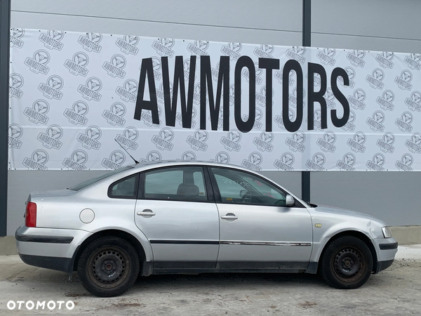VOLKSWAGEN PASSAT 1999 *SAMOCHÓD NA CZĘŚCI* 1233 MASKA LAMPA DRZWI LUSTERKO ZDERZAK GRILL BŁOTNIK KLAPA BELKA PRAWE LEWE PRZÓD TYŁ