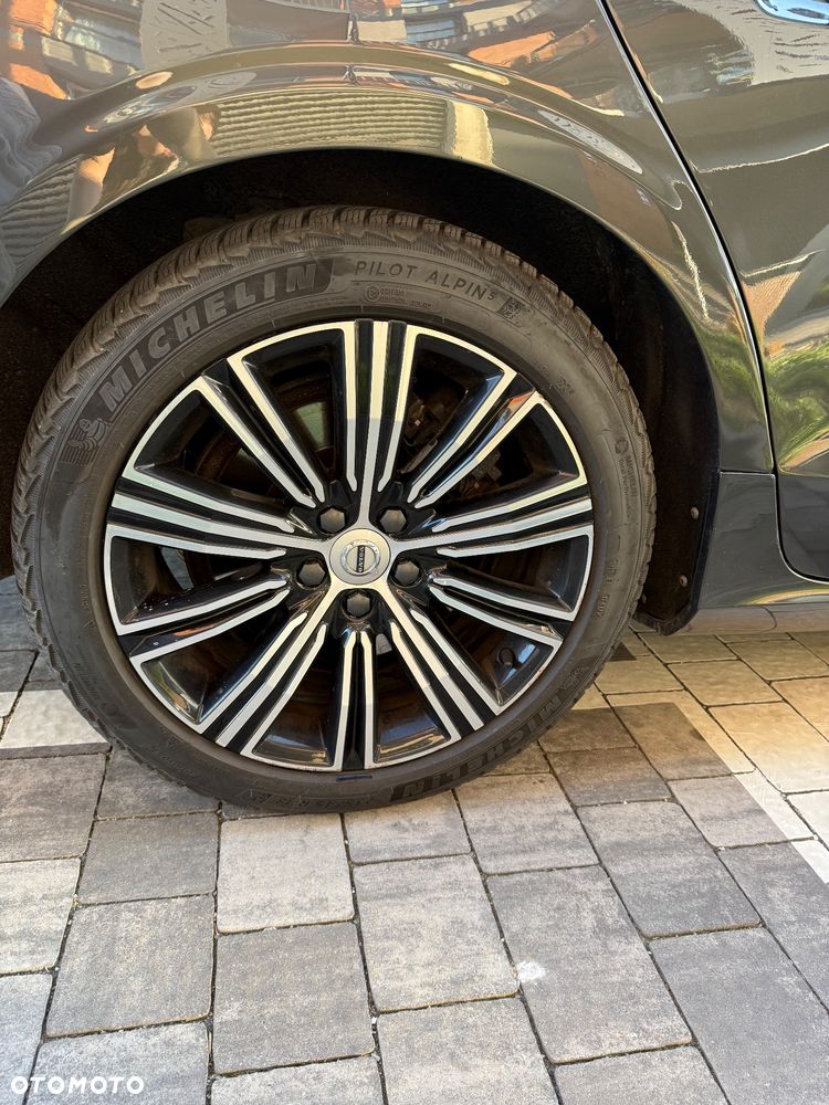 Volvo V60 T6 AWD Plug-In Hybrid Inscription - 19