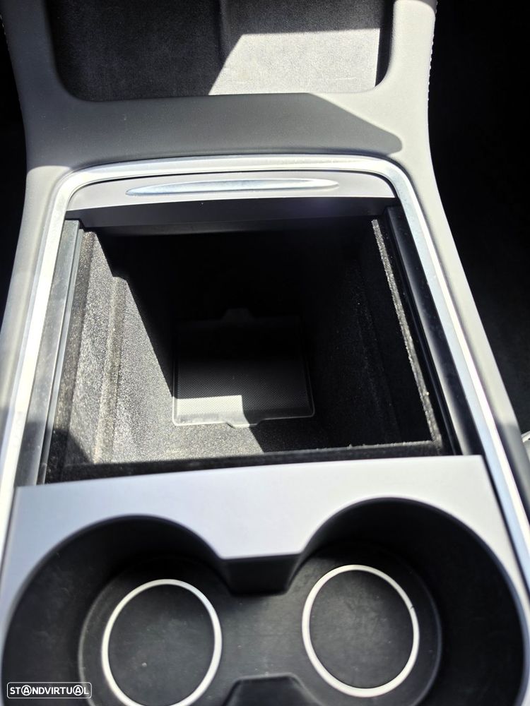 Tesla Model Y Long Range Dual Motor AWD - 24