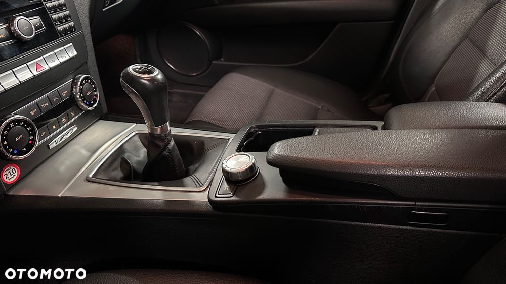 Mercedes-Benz Klasa C 180 BlueEFFICIENCY Avantgarde - 14