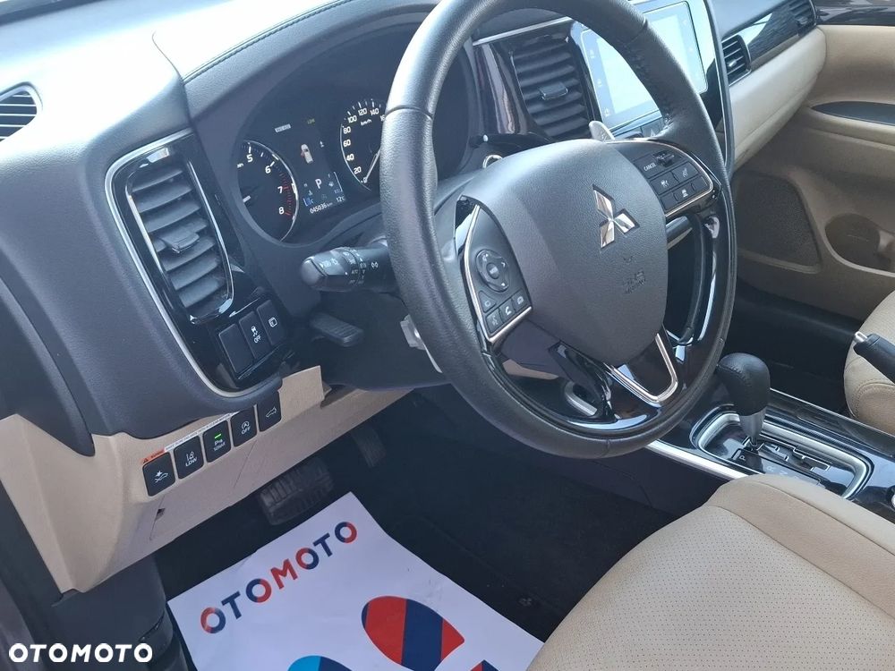 Mitsubishi Outlander 2.0 Instyle SDA 4WD CVT - 17