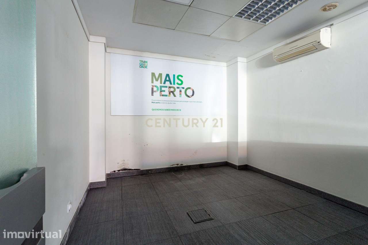 Loja no centro de Loures para arrendamento - Grande imagem: 3/25