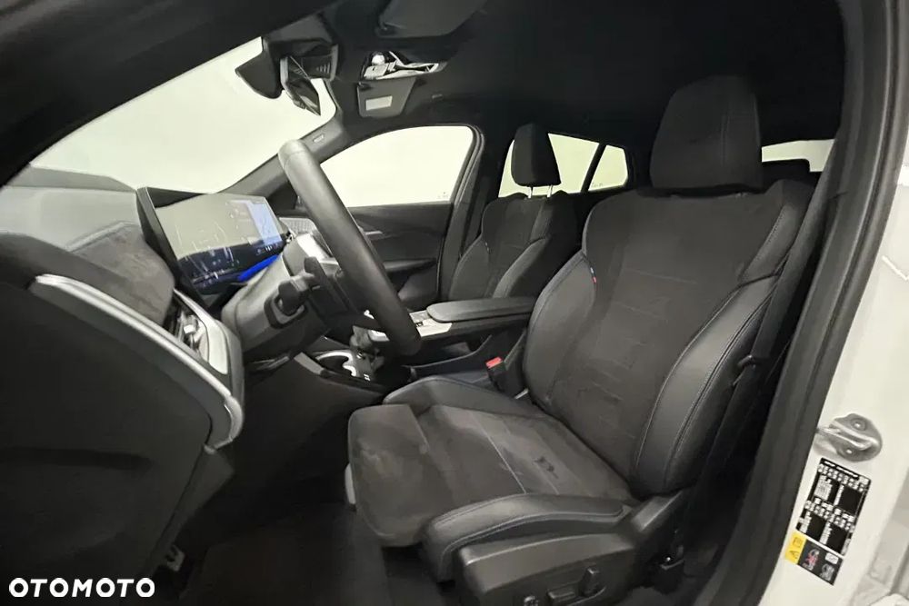 BMW iX2 eDrive20 66.5kWh M Sport - 29