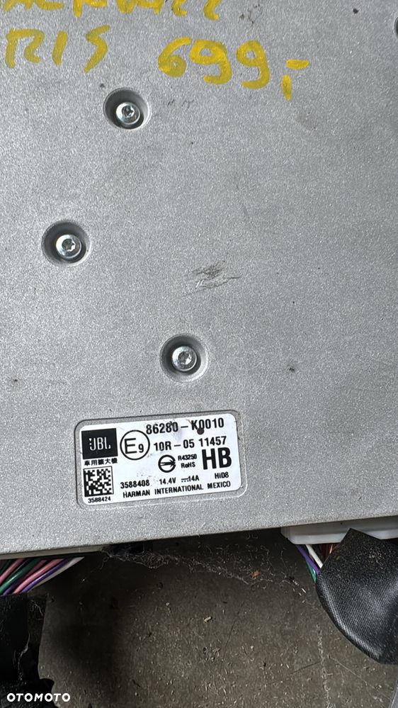 Wzmacniacz JBL Toyota Yaris IV - 3