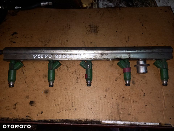 VOLVO V70 II 2.4T LISTWA WTRYSKOWA WTRYSK 9202710