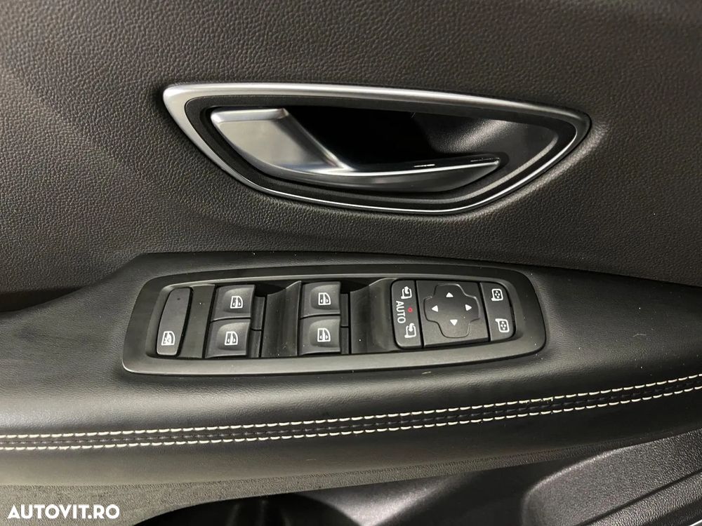 Renault Grand Scenic - 27