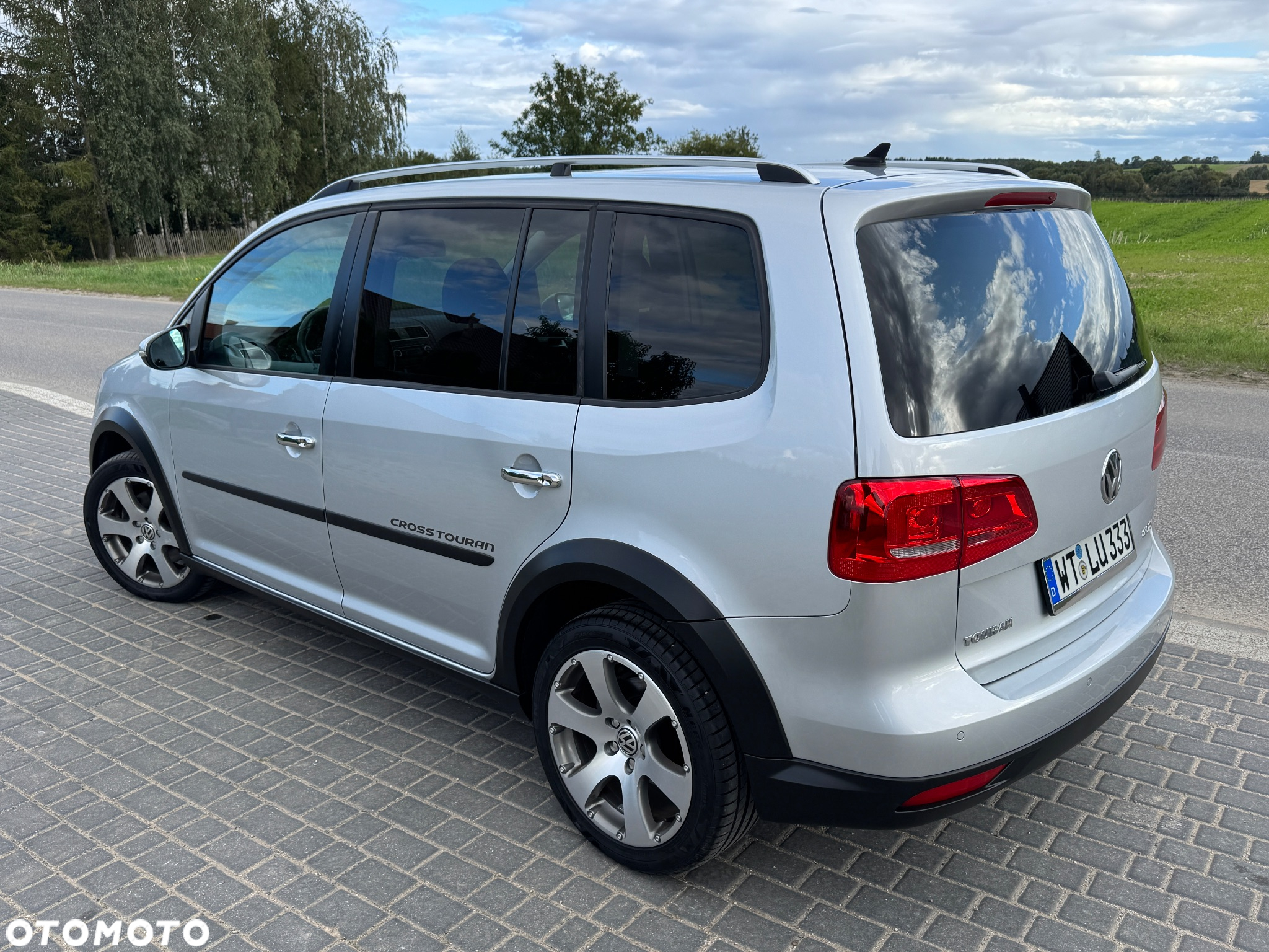 Volkswagen Touran 2.0 TDI DPF DSG Cross - 11