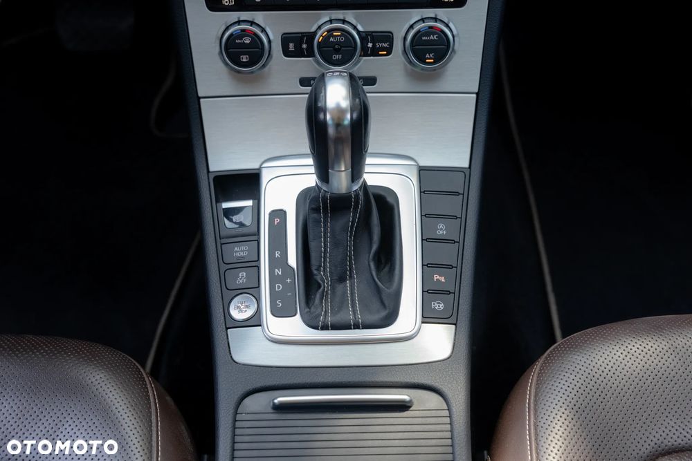 Volkswagen Passat 2.0 TDI DSG BlueMotion Technology Exclusive - 25