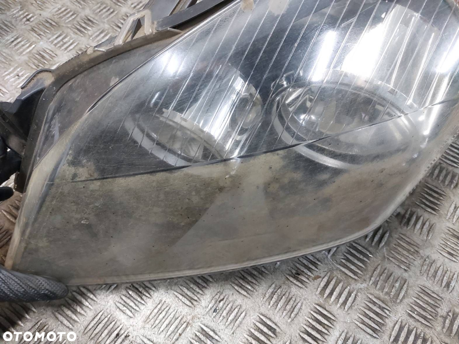LAMPA LEWY PRZÓD OPEL ASTRA H 24451032 - 2