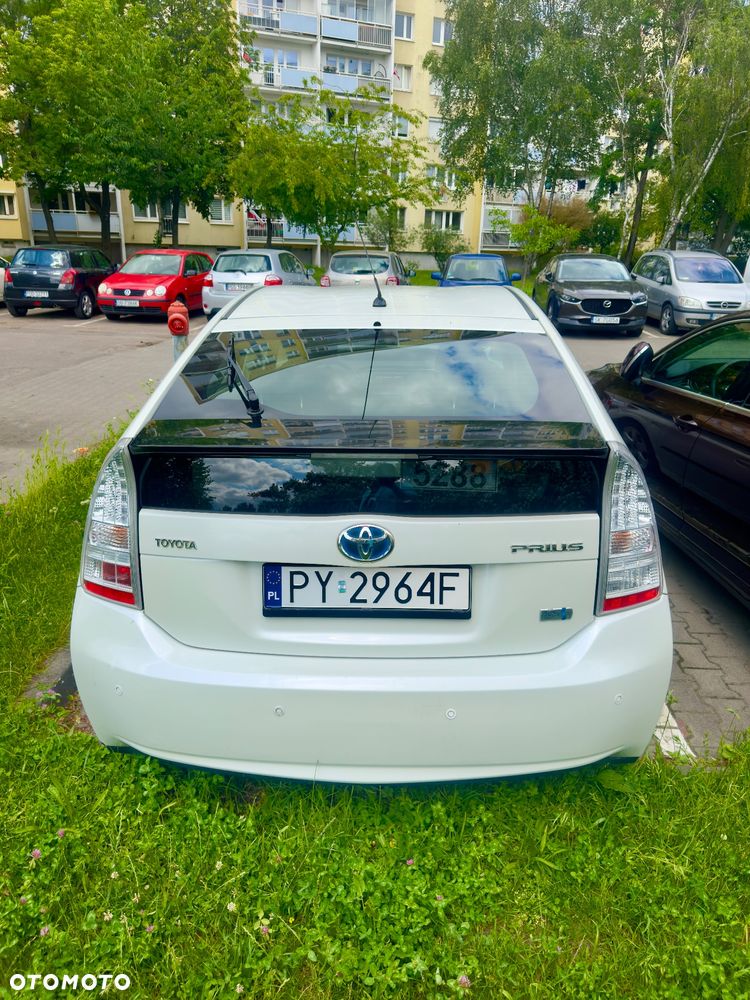Toyota Prius (Hybrid) - 13