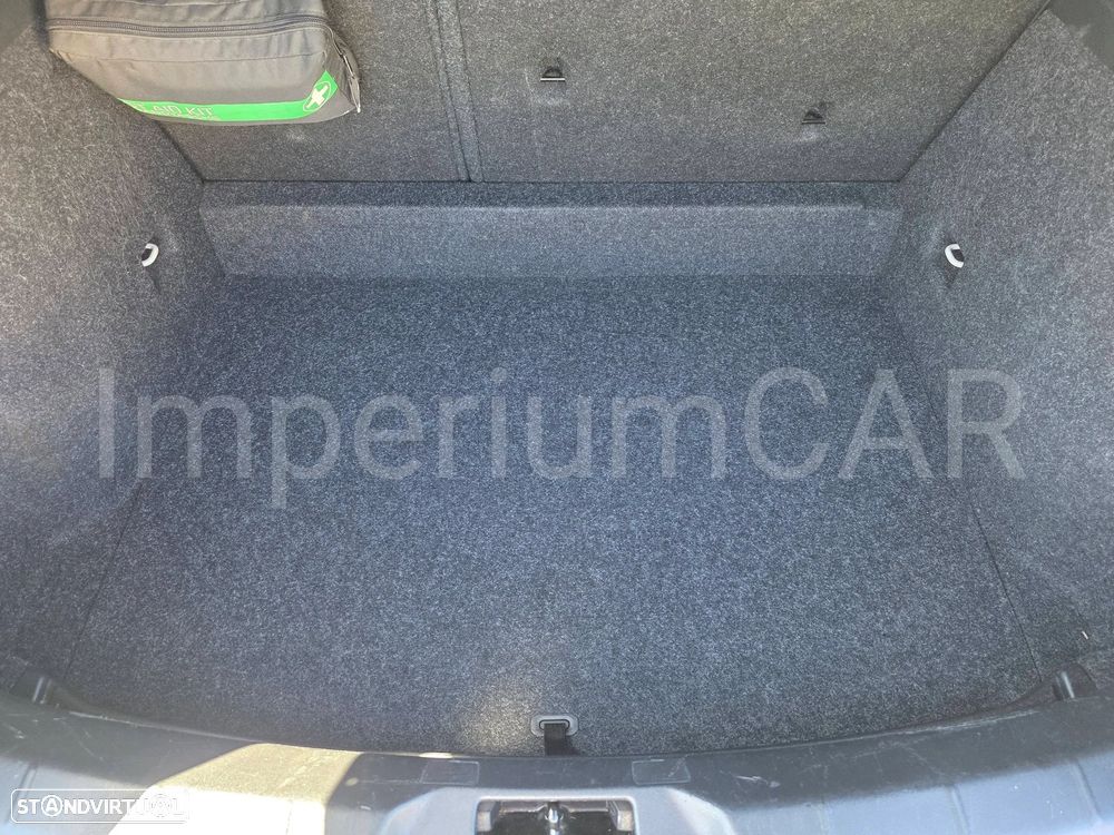 Volvo V40 Cross Country D2 Momentum - 21