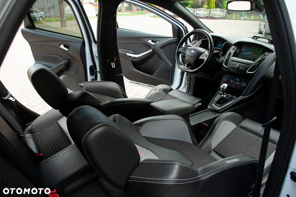 Ford Focus 2.0 TDCi ST mit Leder-Exclusiv-Paket - 25