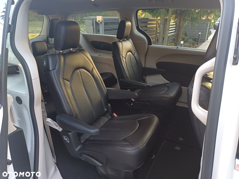 Chrysler Pacifica - 17