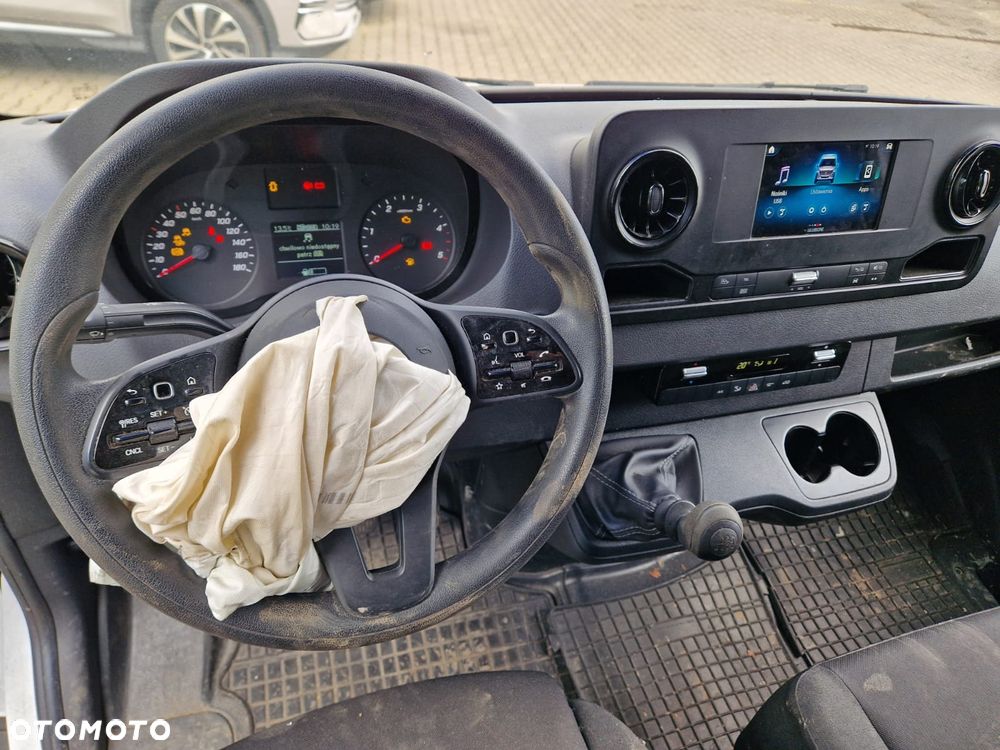 Mercedes-Benz Sprinter - 11