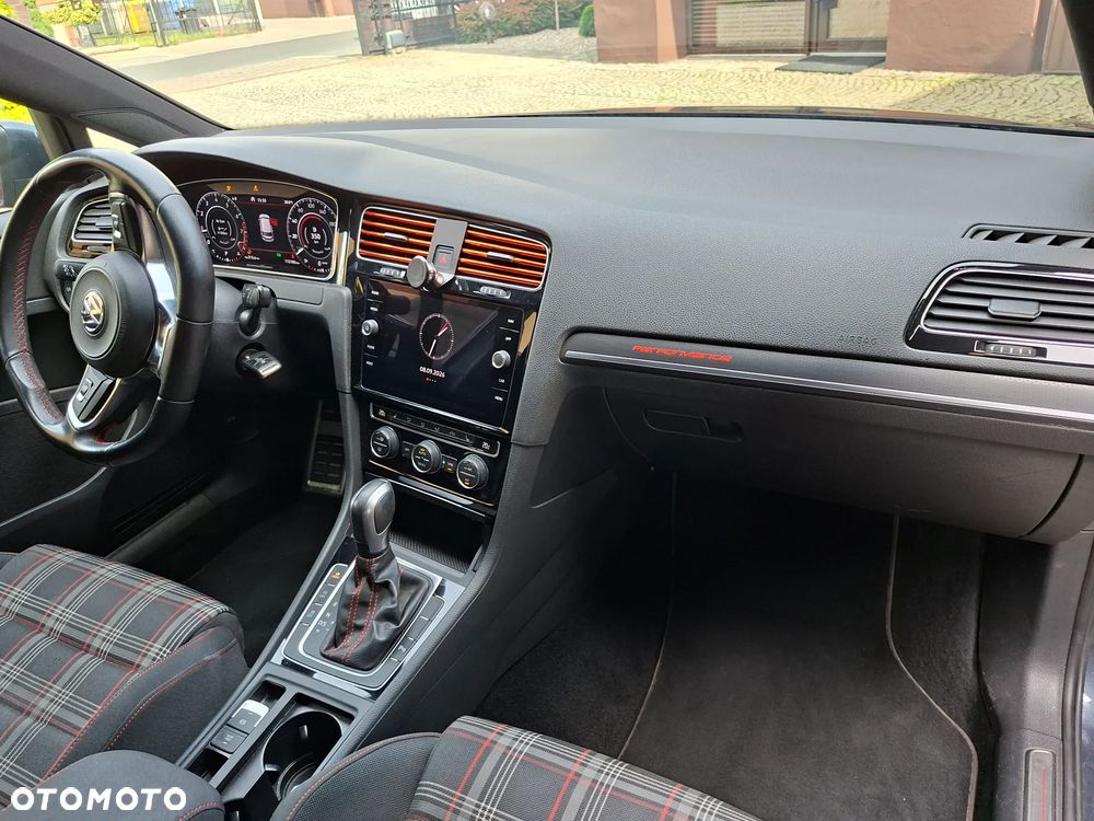 Volkswagen Golf - 10
