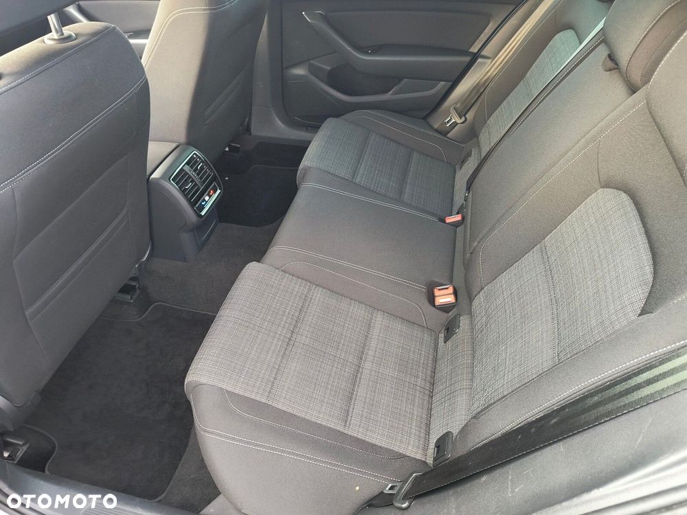 Volkswagen Passat - 14