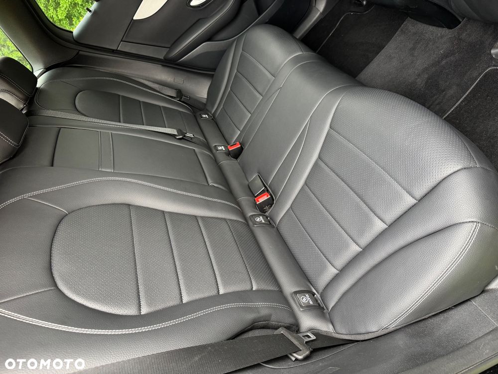 Mercedes-Benz GLC 300 4Matic 9G-TRONIC Exclusive - 29