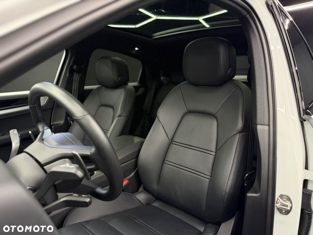Porsche Cayenne Standard - 18