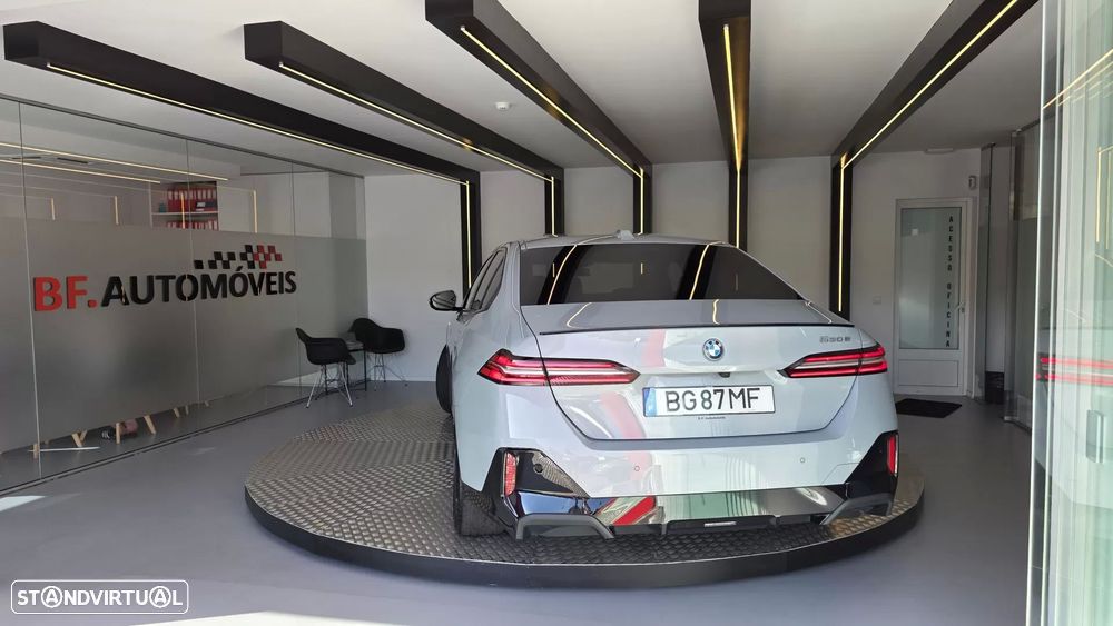 BMW 530 e Pack Desportivo M - 17
