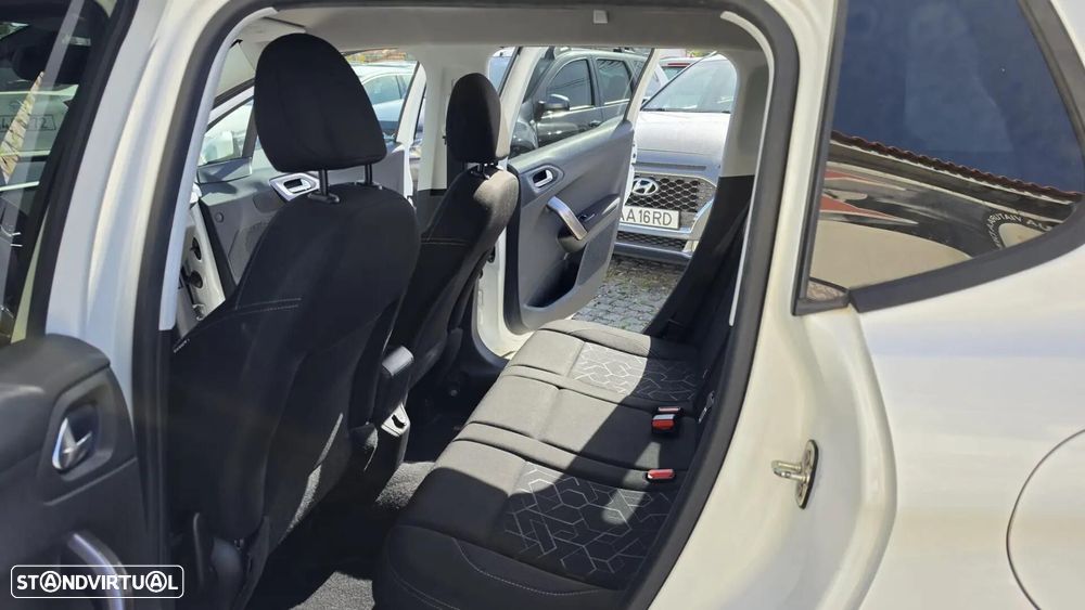 Peugeot 2008 1.6 e-HDi Allure - 13