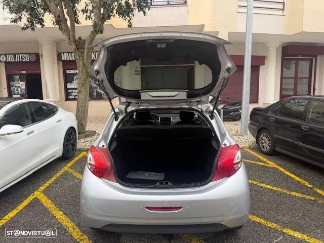 Peugeot 208 1.2 PureTech Style - 14