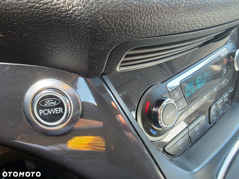 Ford Kuga 1.6 EcoBoost 2x4 Titanium - 14