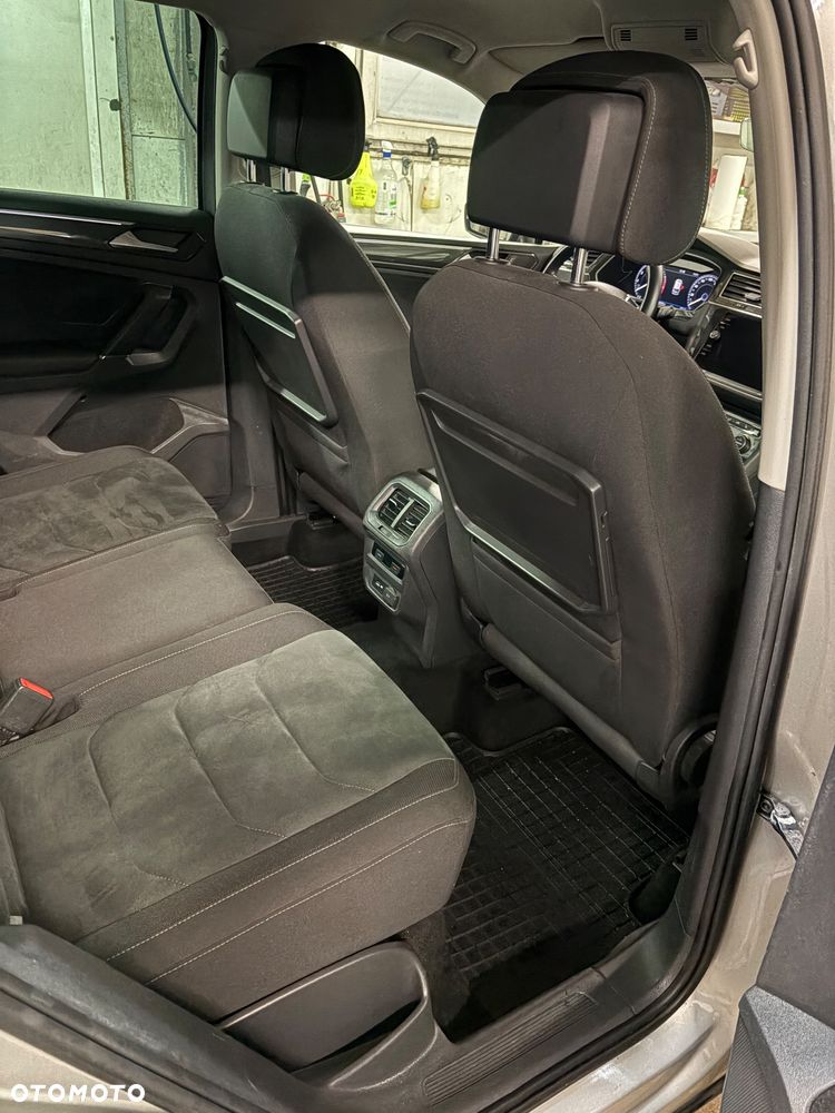 Volkswagen Tiguan - 12