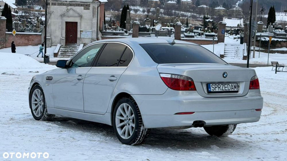 BMW Seria 5 523i - 32