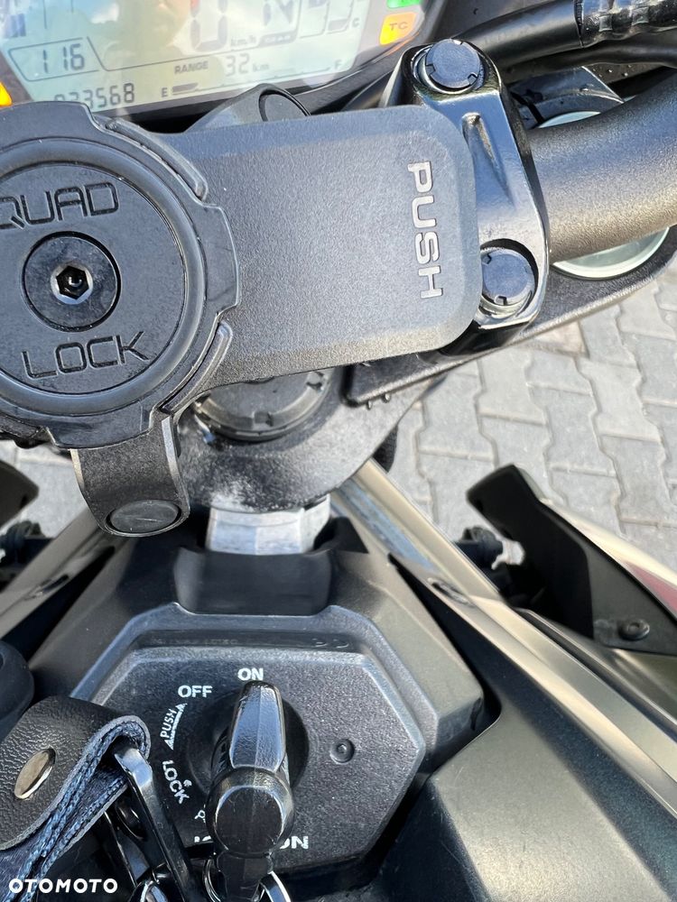 Suzuki GSX - 24