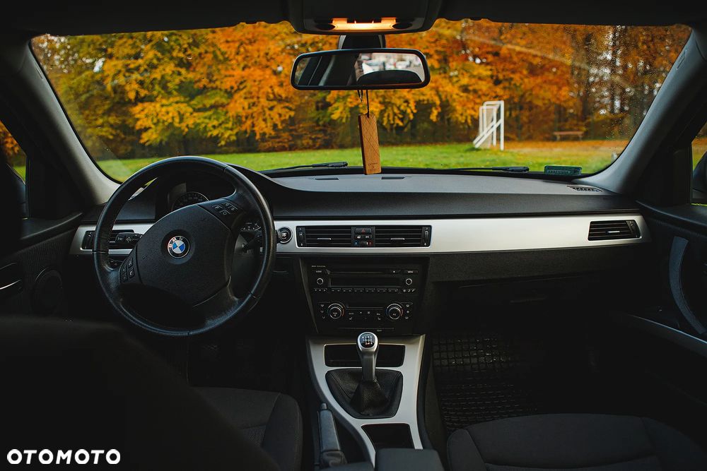 BMW Seria 3 318i - 17