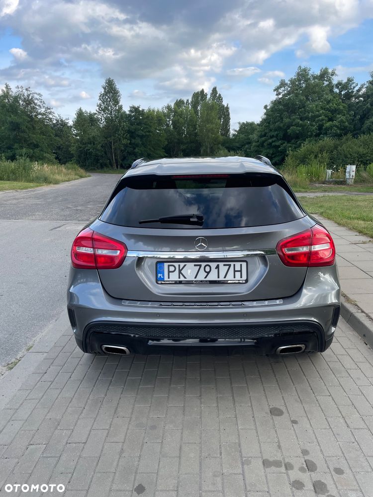 Mercedes-Benz GLA - 9