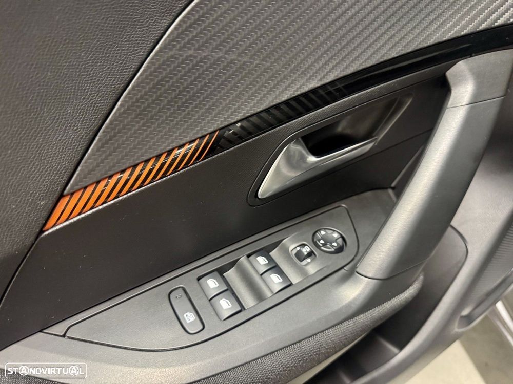 Peugeot 2008 1.2 PureTech Active Pack EAT8 - 18