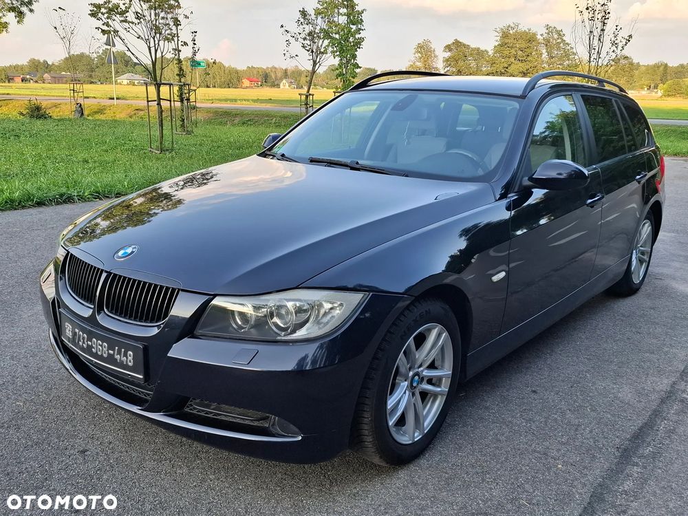 BMW Seria 3 320i Touring - 1