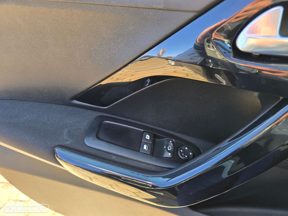 Peugeot 208 1.2 PureTech Signature - 30