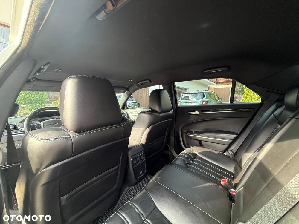 Chrysler 300s - 13