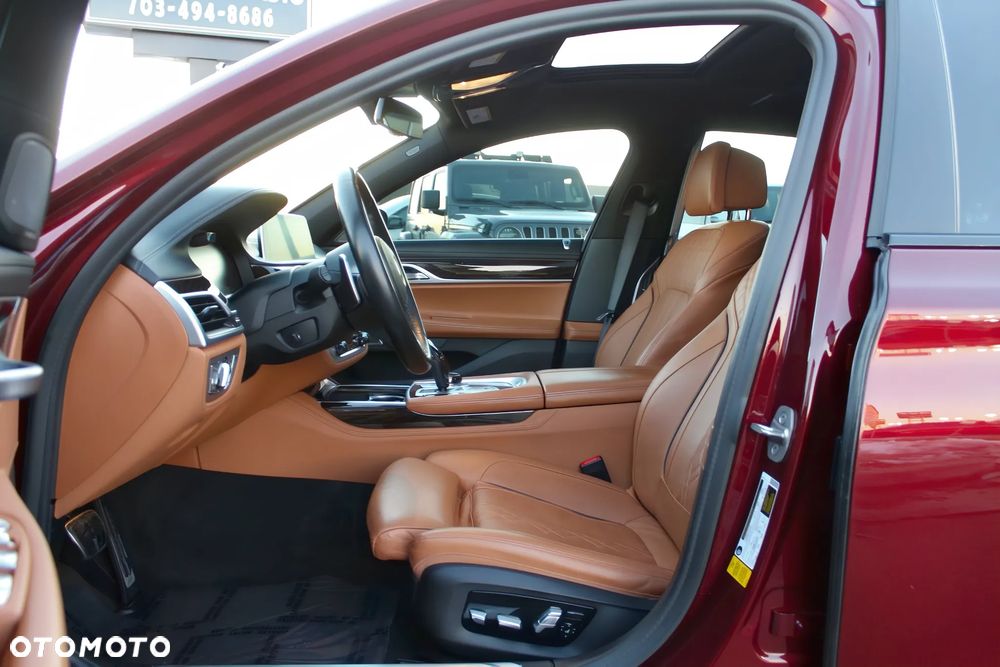BMW Seria 7 740i sport - 8