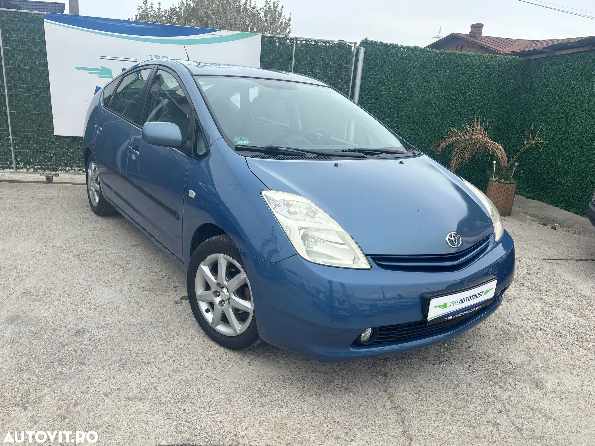 Toyota Prius (Hybrid) Luna - 2