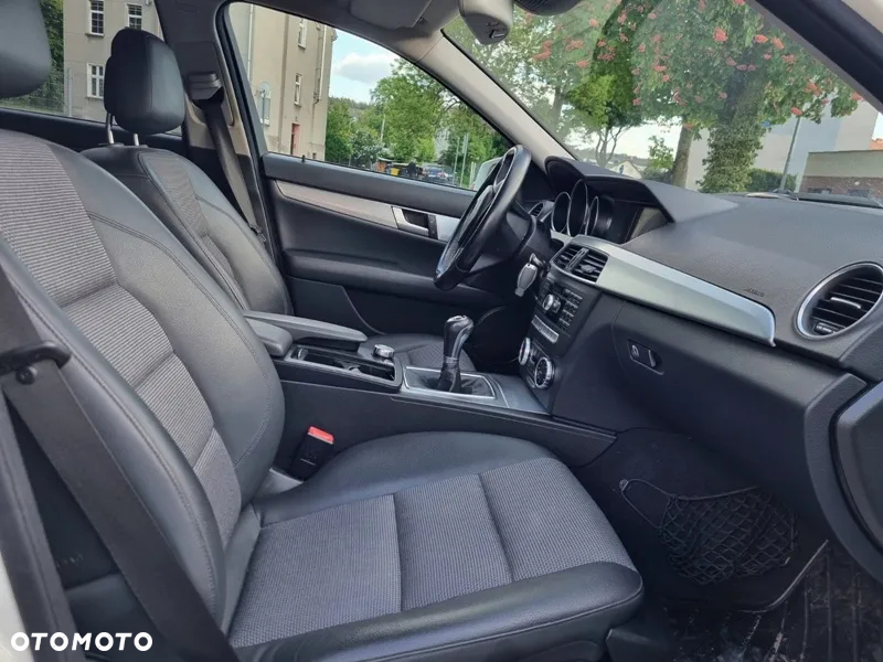 Mercedes-Benz Klasa C 180 T BlueEFFICIENCY Avantgarde - 14