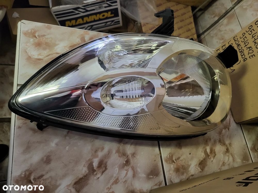 Reflektor przedni  Lewy (H4, elektryczny, bez silnika CITROEN C1 06.05-05.12