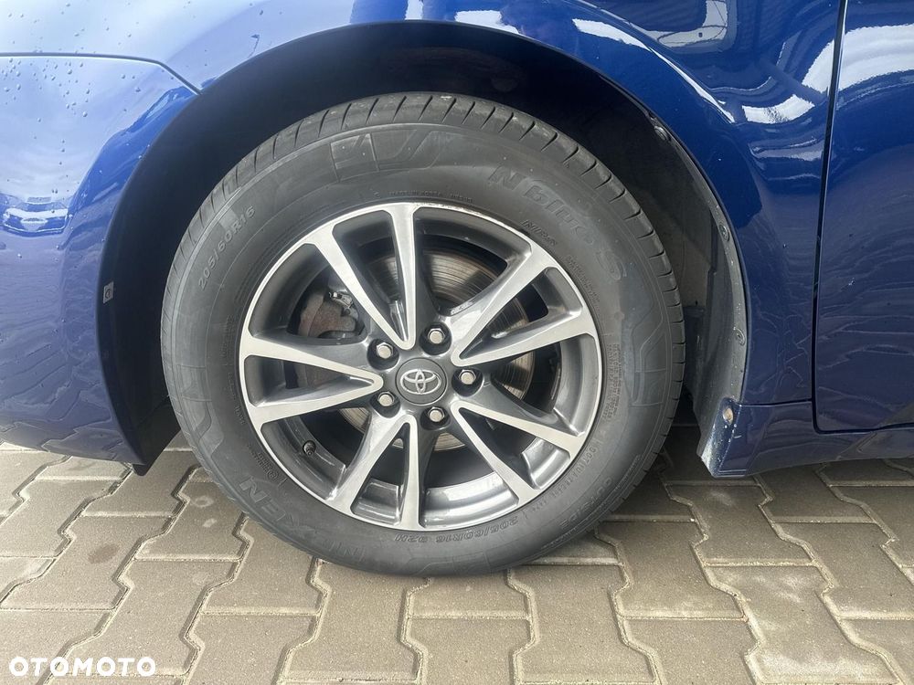 Toyota Avensis - 11