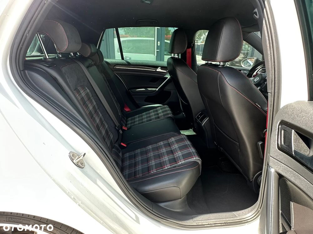Volkswagen Golf GTI BlueMotion Technology DSG - 33